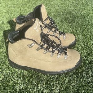 Vintage Nike ACG Air Boots Women 7.5 Brown Leather Winter Hiking Trail Boot